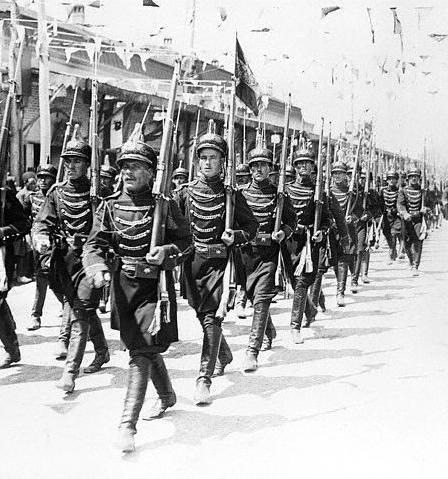 File:Militaryparadetehran (cropped).jpg