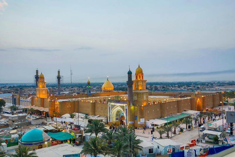 File:Kufa Mosque 1.jpg