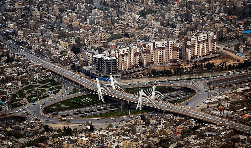 File:Mashhad entrance at the end of Nouroz holidays 07.jpg