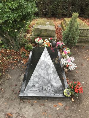 Sadegh-hedayat-grave.jpg