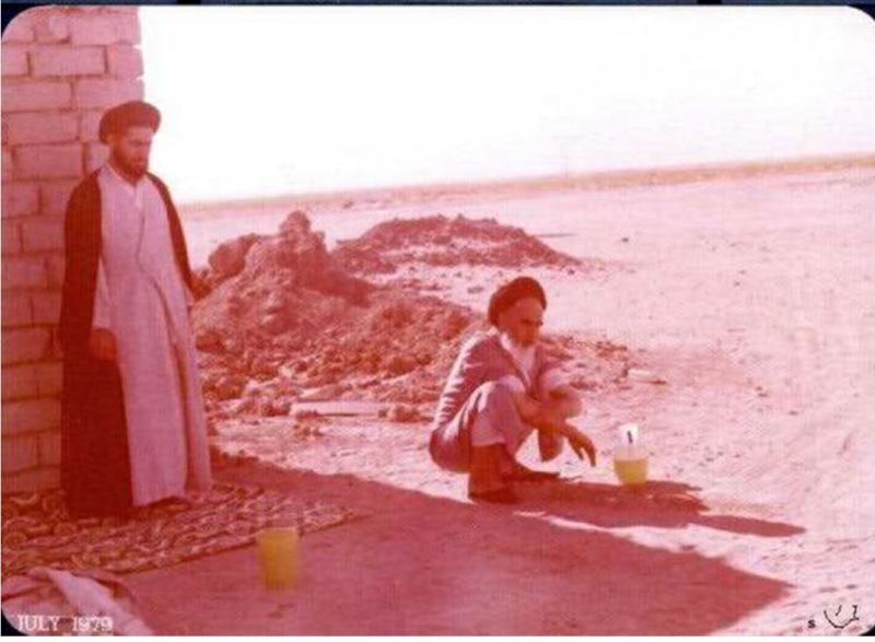 File:وضو گرفتن حضرت امام ره .jpg