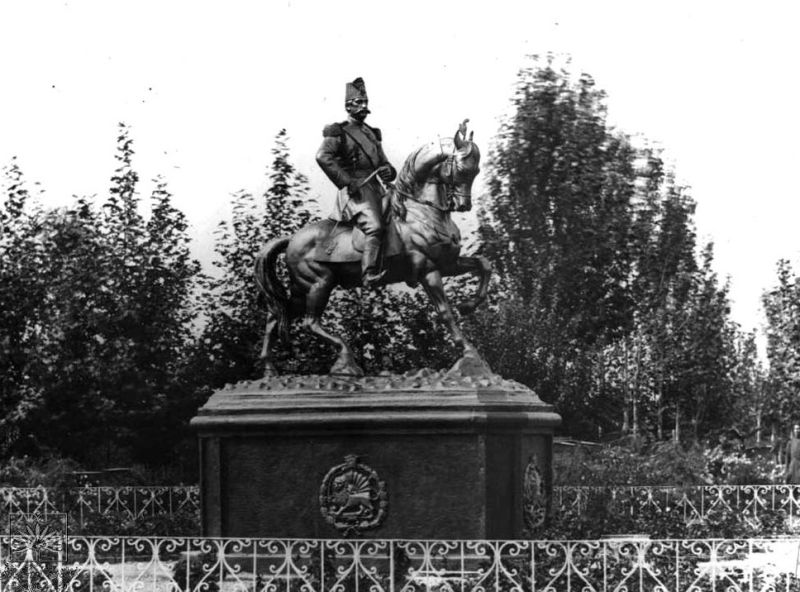 File:Qajar Naseroddin Shah Statue Bagheshah.jpg