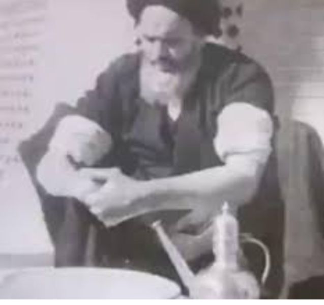 File:Screenshot ۲۰۲۵۱۰۰۳ ۰۳۵۱۳۱ Googleعکس وضو گرفتن امامدخمینی ره .jpg