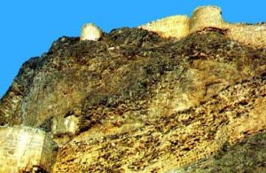 Qahqahe castle in Ardebil, Iran.jpg