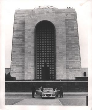 Reza Shah Tomb.jpg