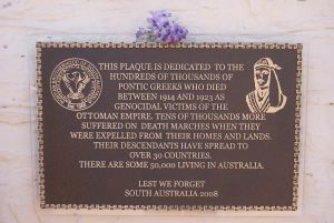 Pontian memorial plaque.jpg