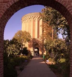 Toghrol Tower in Ray.jpg