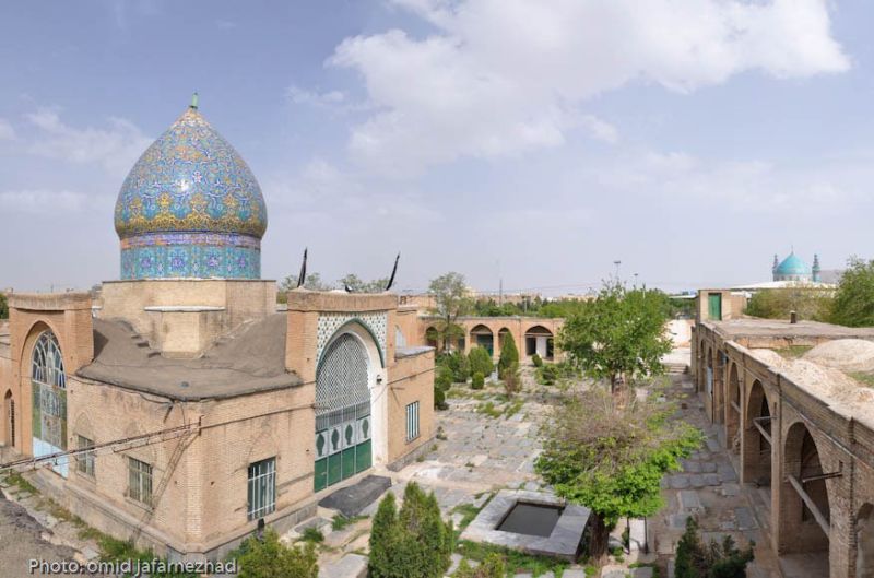 File:Agha Nur al-Din Mausoleum.jpg