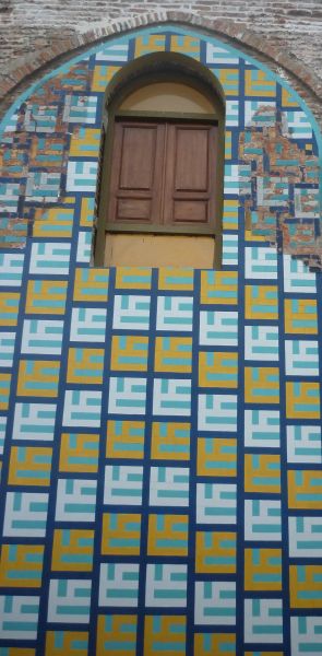 File:کاشی کاری مقبره میر بزرگ.jpeg