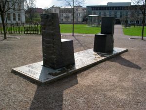 Hafis-Goethe-Denkmal in Weimar.jpg
