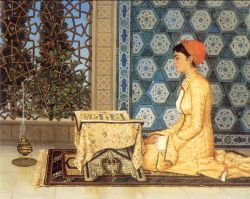 زنی در حال قرائت قرآن
