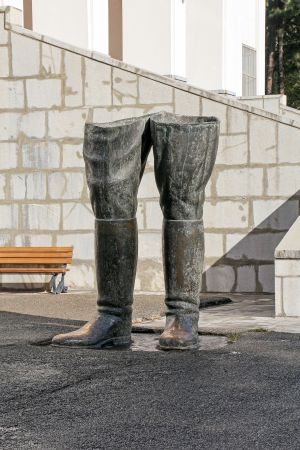 Sculpture at Mellat Palace Museum.jpg